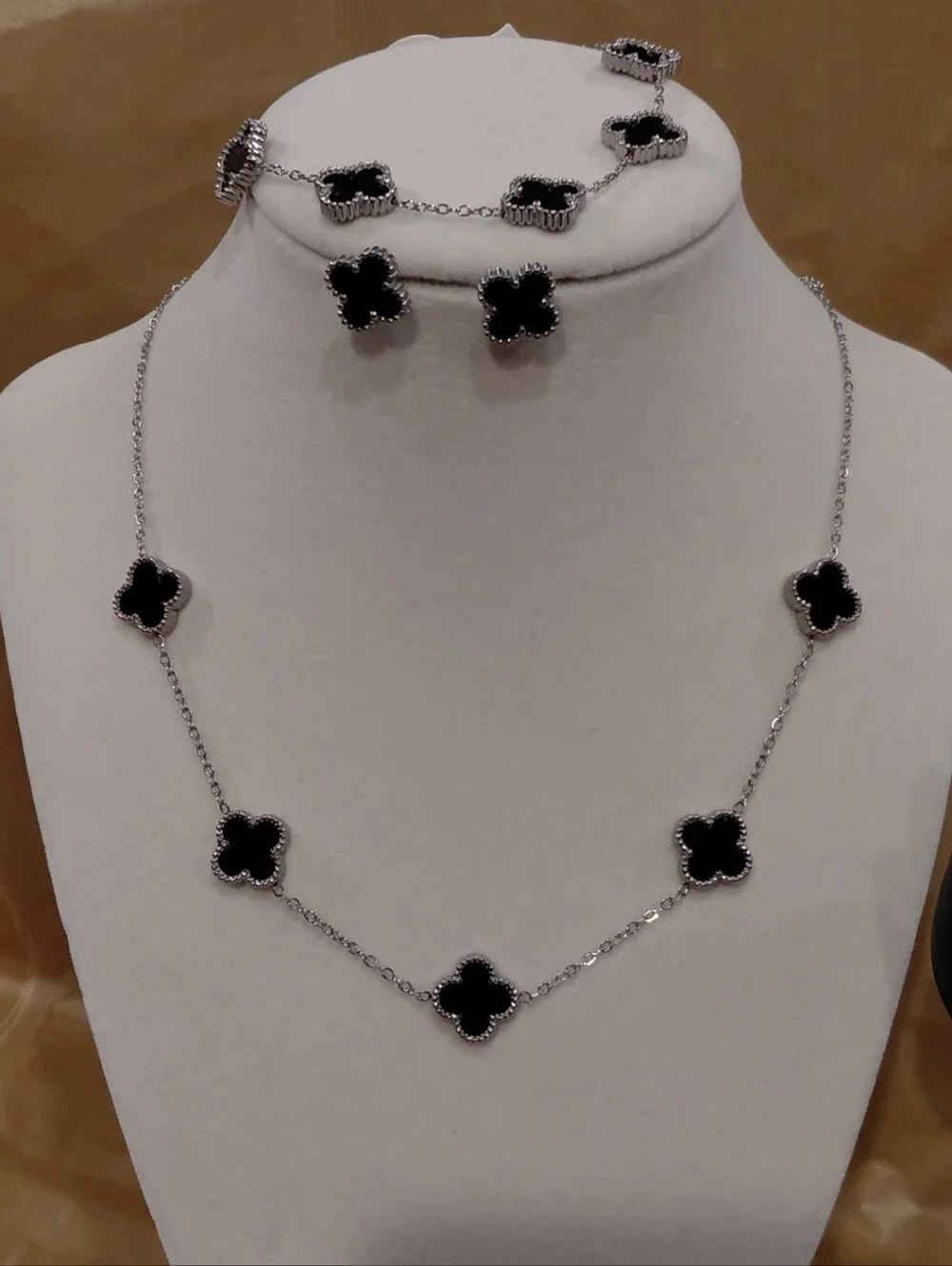 Elegant Black Clover Pendant Necklace and Bracelet Set And Earrings